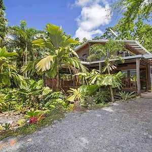 https://villa-zena.queenslandhotels.net